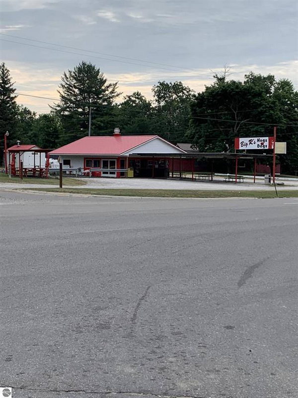 Big Rs Hogs & Dogs - Real Estate And Website Photo (newer photo)